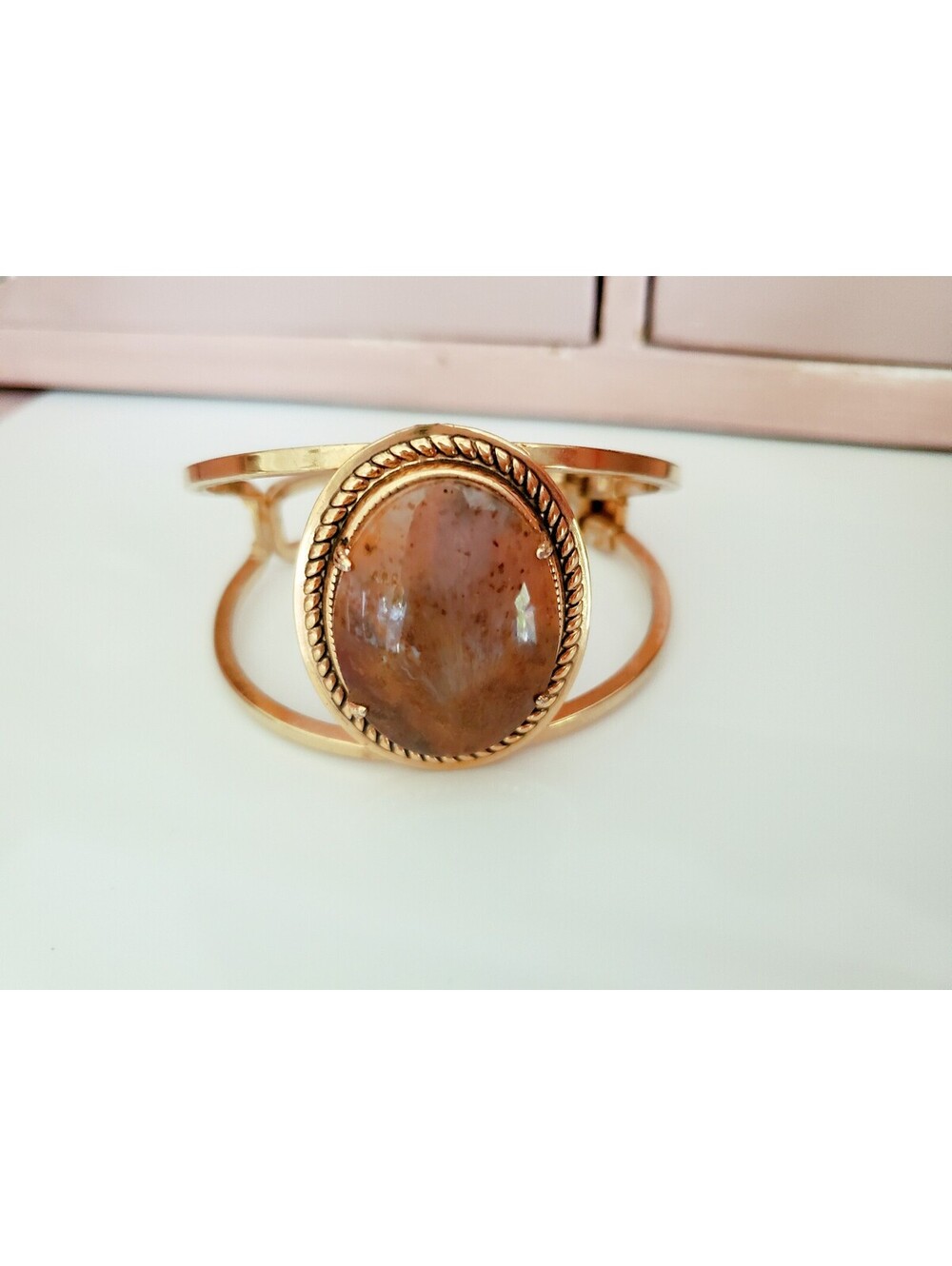Vintage Large Oval Agate Gold-tone Clamper Bracelet